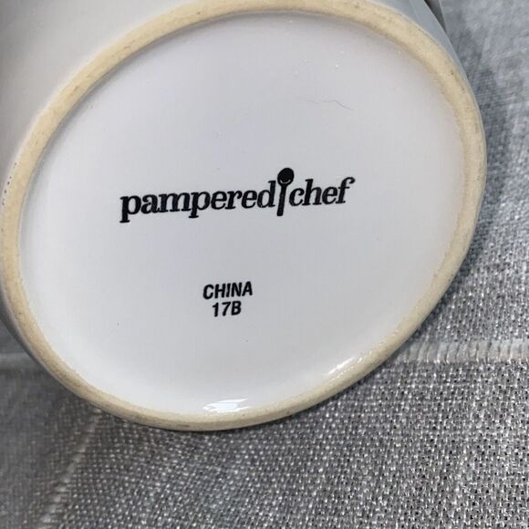 Pampered Chef Ceramic Egg Cooker #1529 White Gray Gripper Embossed PC - Picture 5 of 5